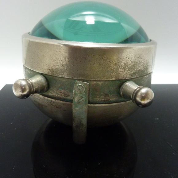 HOWARD MILLER Vintage Desk Clock Glass Magnifying Lens Dome Paper Weight Clock - Picture 10 of 11